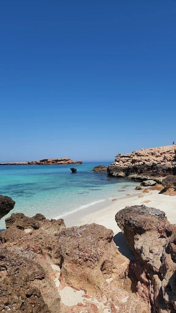 Daymaniyat Islands coastline inside the nature reserve, Sea of Oman